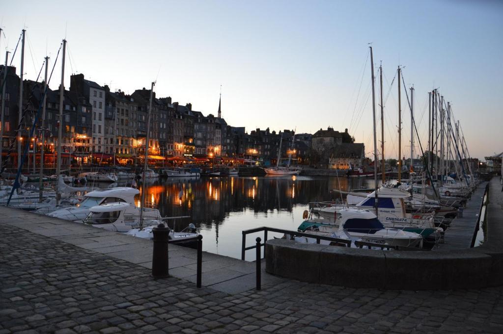 Les Gites De La Pomme D'Or Beuzeville Exterior foto